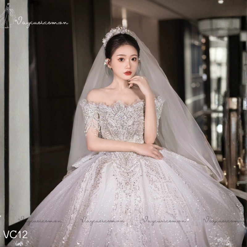 VC12 Váy Cưới Công Chúa Off-Shoulder Đính Pha Lê Cao Cấp