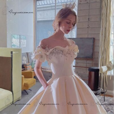 Váy cưới trễ vai bằng vải satin 2 VC29