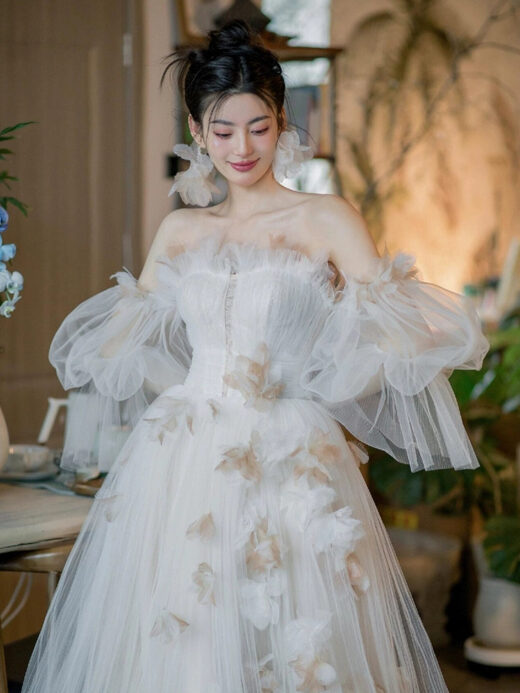 1  Váy Cưới Công Chúa Trễ Vai Nhẹ Nhàng