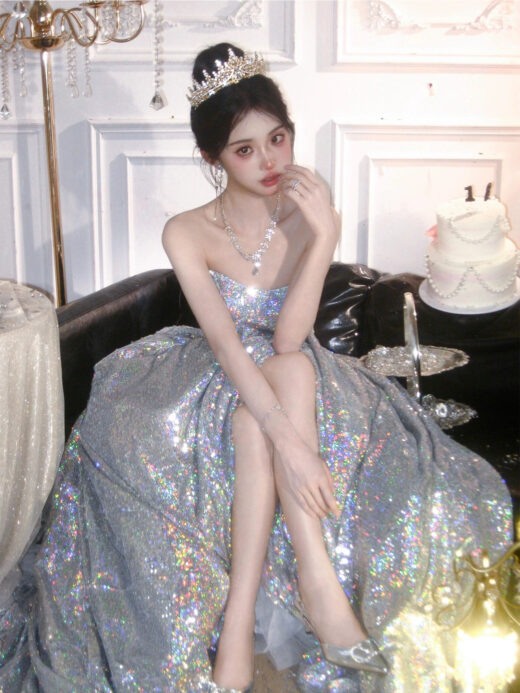 1 Chiếc váy cưới công chúa đính sequin bạc