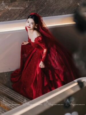 VC87 Váy Cưới Màu Đỏ Lộng Lẫy Dài Tay 4