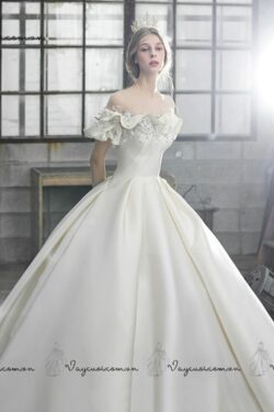 Váy cưới trễ vai bằng vải satin VC29