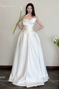 VC43 váy cocktail satin cao cấp không dây -1