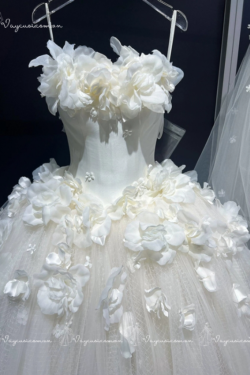 VC74 Váy Cưới Công Chúa Không Dây Đính Hoa 3D Kiểu Pháp  3