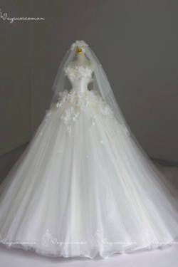 VC74 Váy Cưới Công Chúa Không Dây Đính Hoa 3D Kiểu Pháp  4