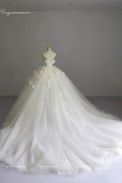 VC74 Váy Cưới Công Chúa Không Dây Đính Hoa 3D Kiểu Pháp  5