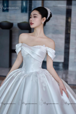 VC80 Váy Cưới Công Chúa Satin Không Dây Kiểu Mới 1