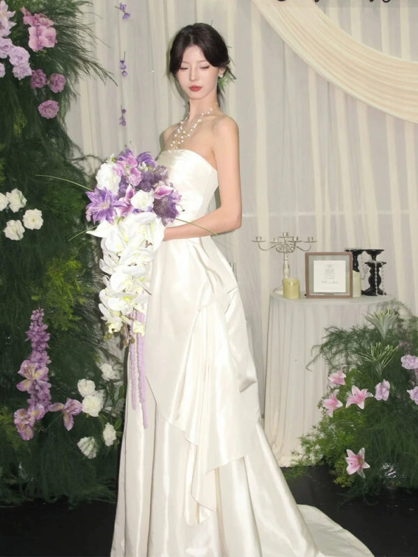 Váy Cưới Đi Bàn