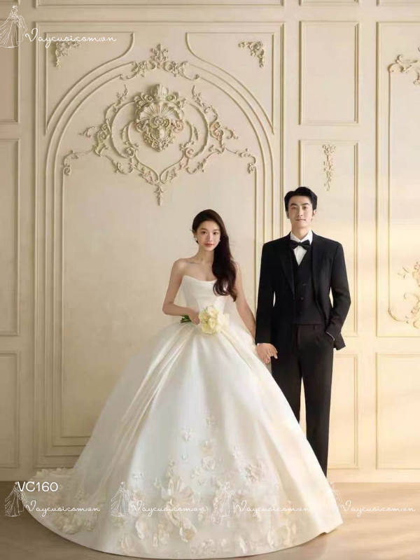 VC160 - Váy cưới công chúa trễ vai đính hoa nổi Regal Blossom 6 VC160 - Váy cưới công chúa trễ vai đính hoa nổi Regal Blossom 6